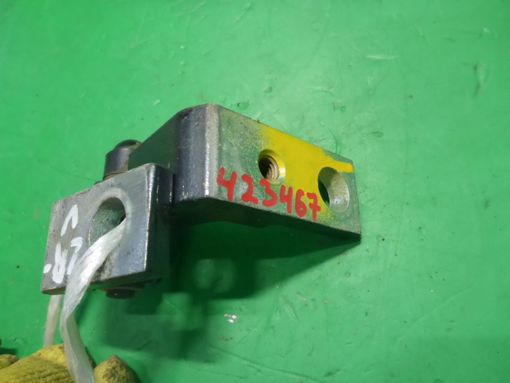 Петля двери задней правой верхняя