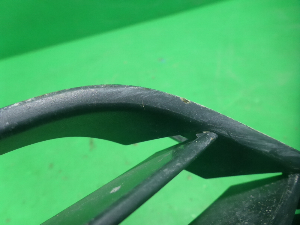 Решетка в бампер левая