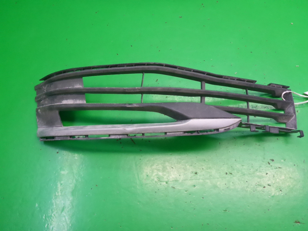 Решетка в бампер левая