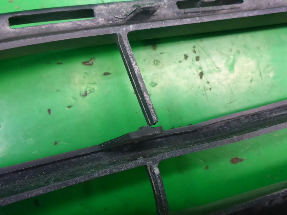 Решетка в бампер левая