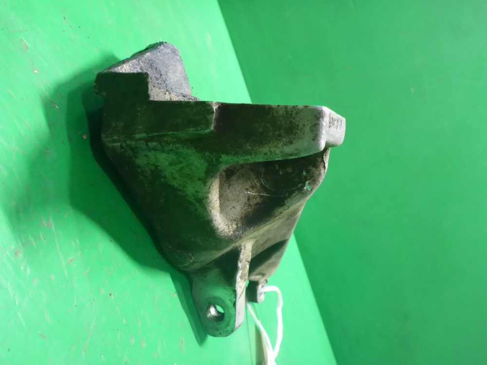 Кронштейн двигателя правый