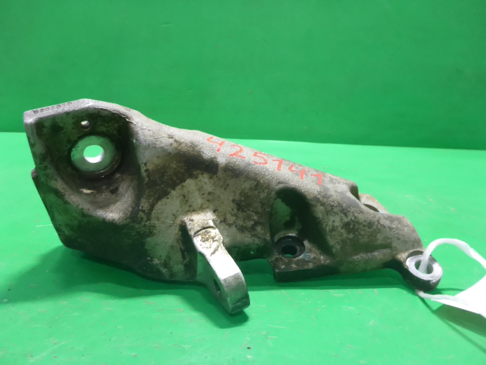 Кронштейн двигателя правый