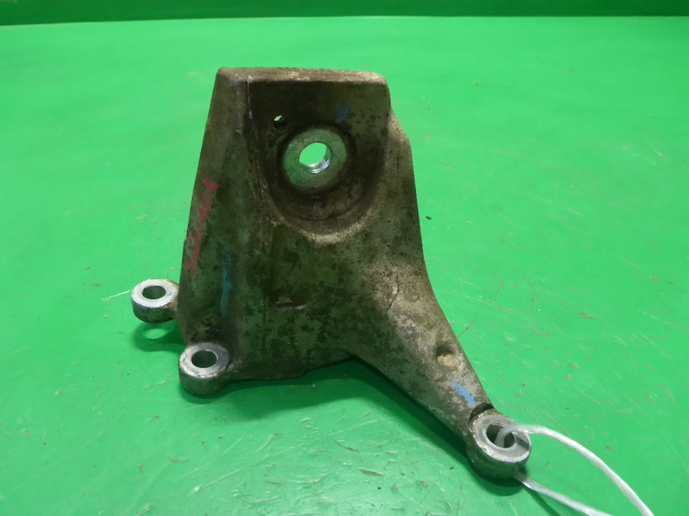 Кронштейн двигателя левый