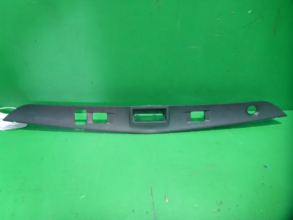 Накладка двери багажника