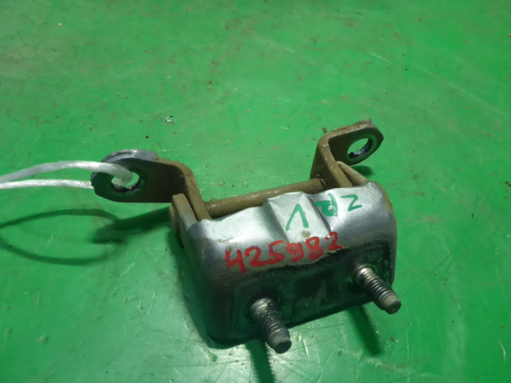 Петля двери задней правой верхняя