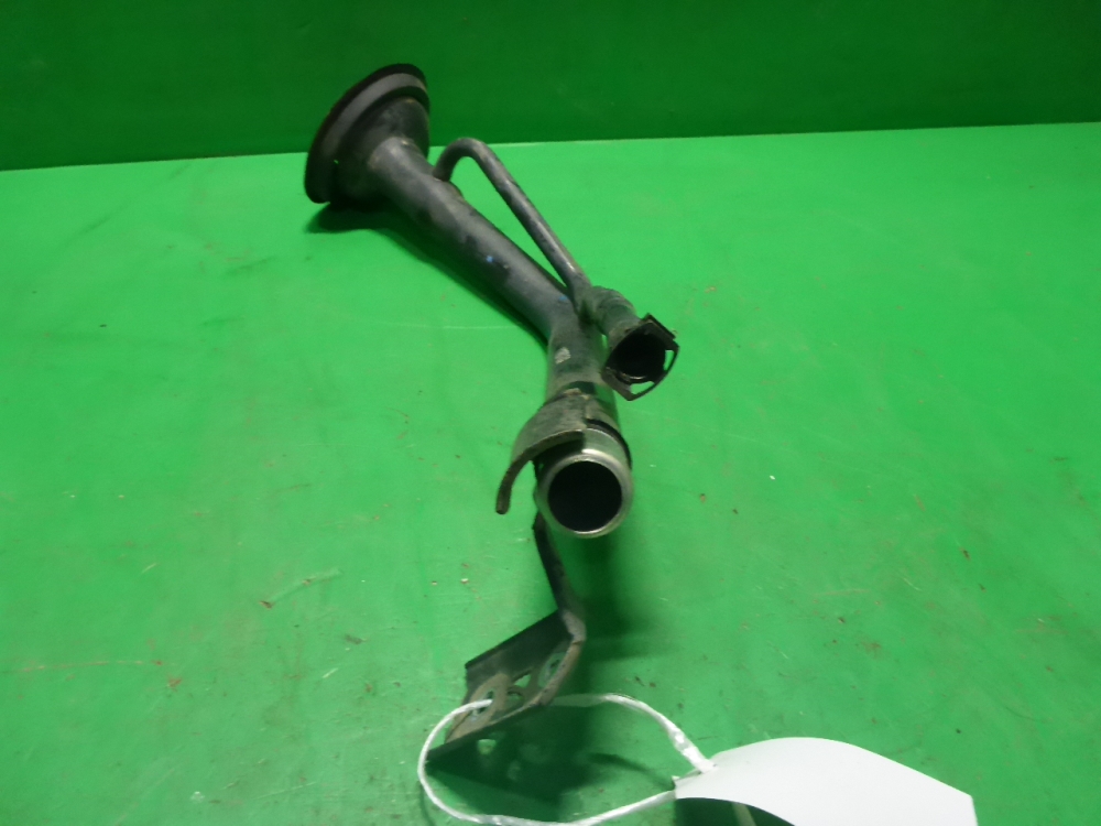 Горловина топливного бака