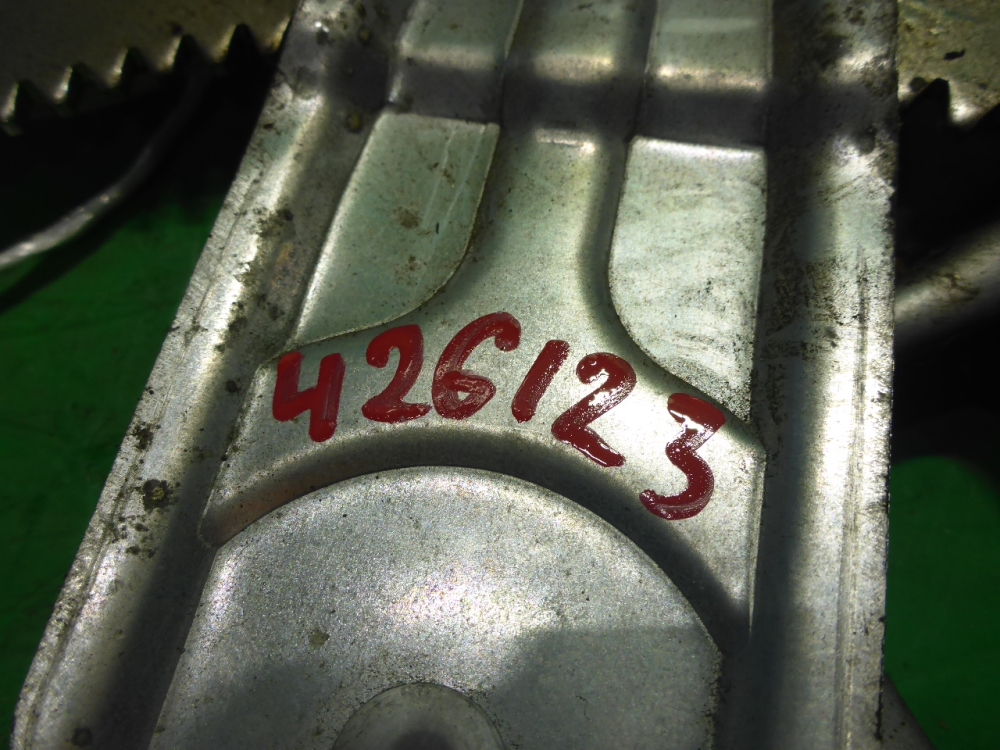 Стеклоподъемник электр. задний левый