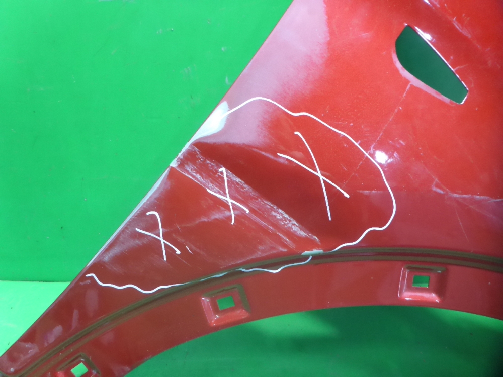 Крыло переднее правое