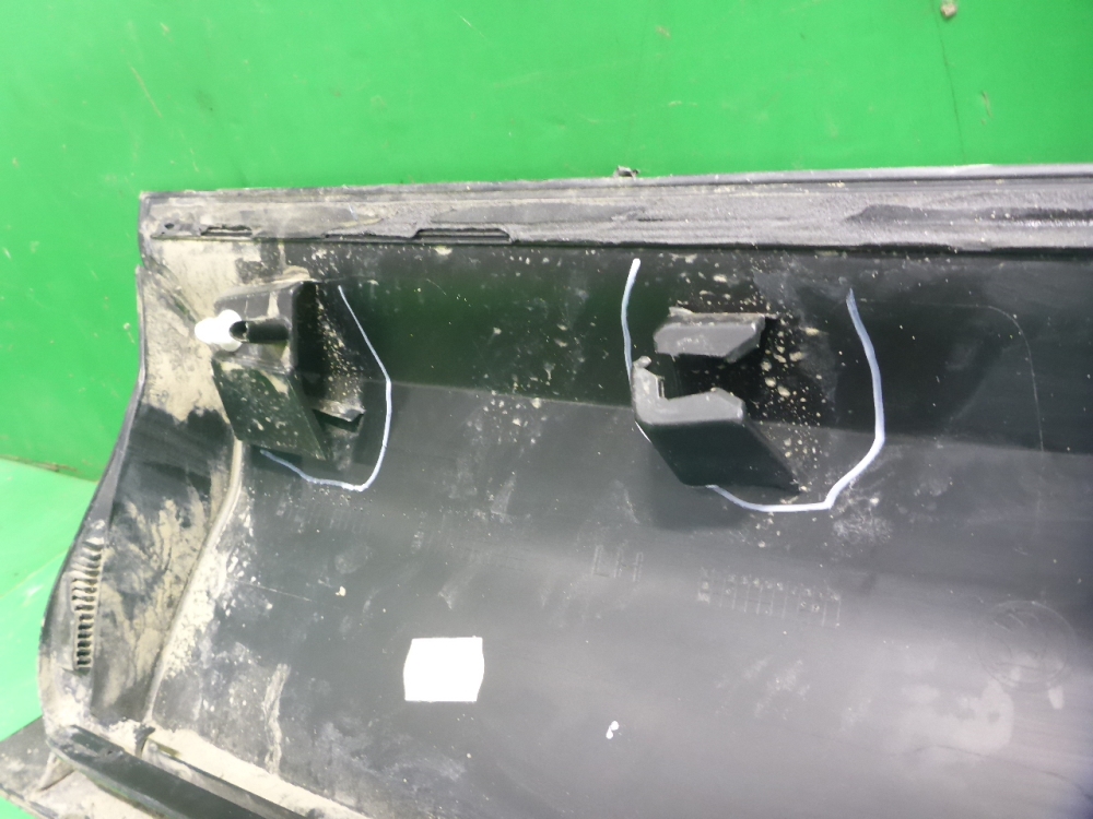 Накладка двери передней левой