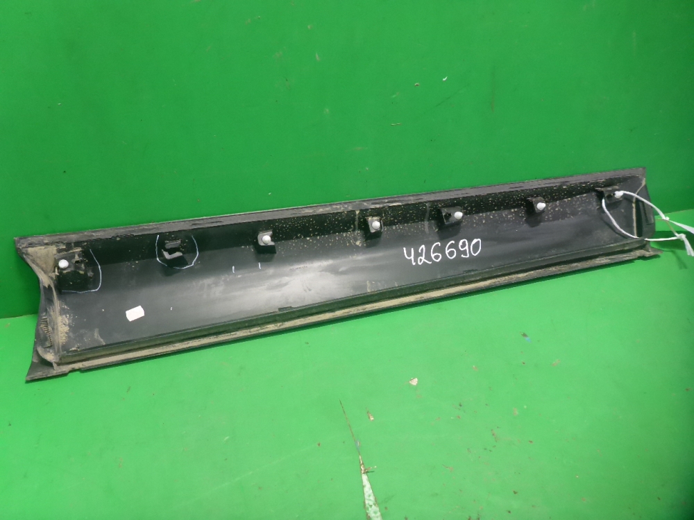 Накладка двери передней левой