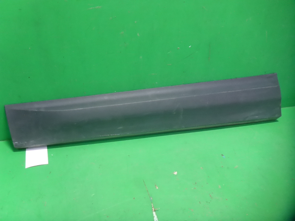 Накладка двери передней левой