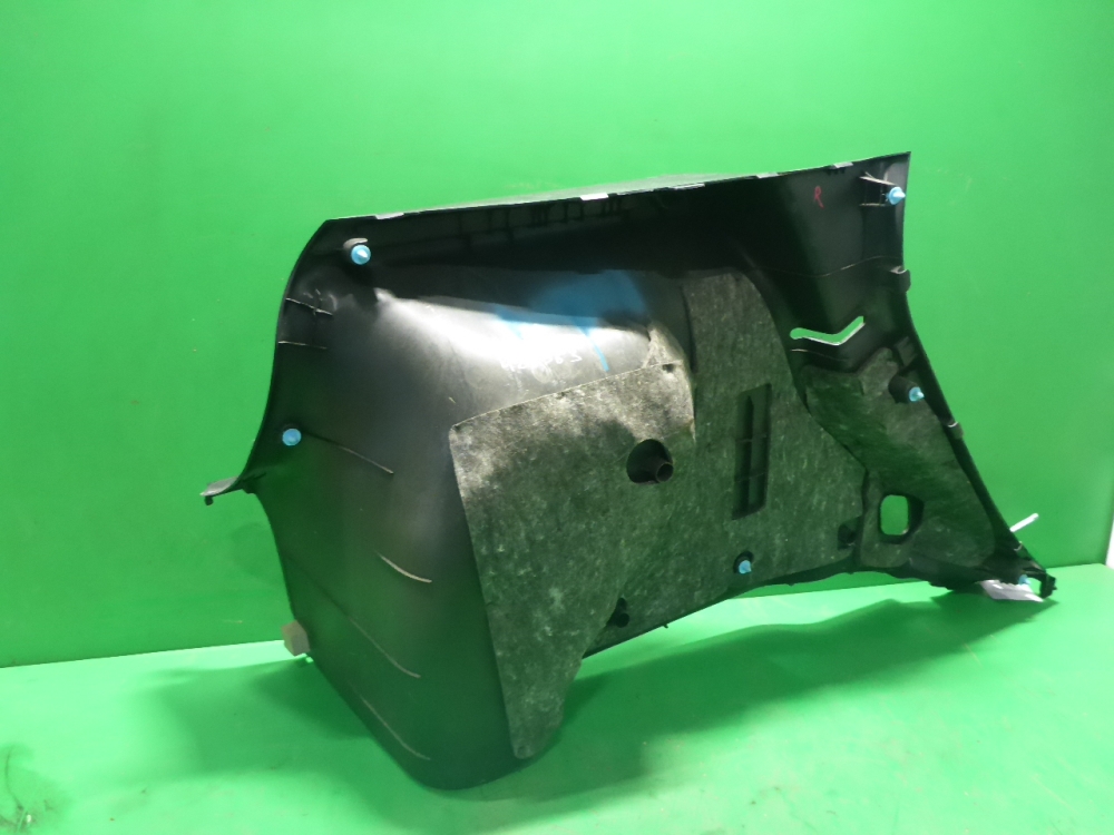 Обшивка багажника