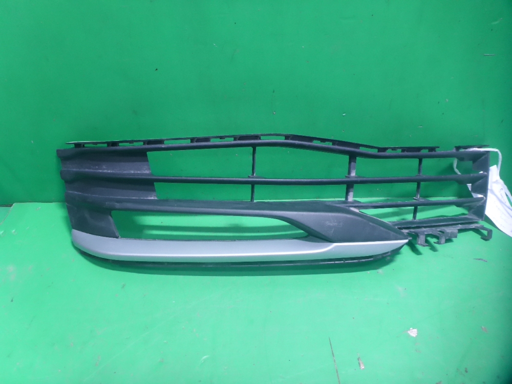 Решетка в бампер левая