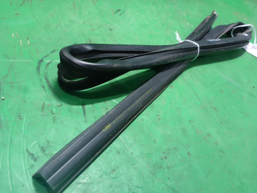 Уплотнитель стекла двери