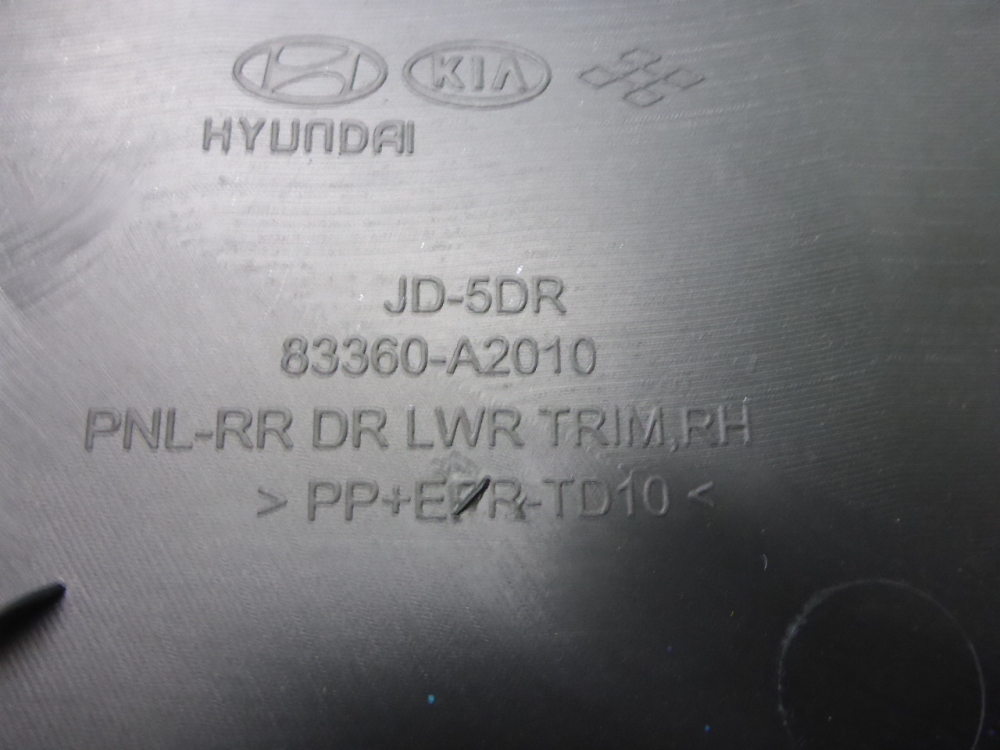 Обшивка двери задней правой