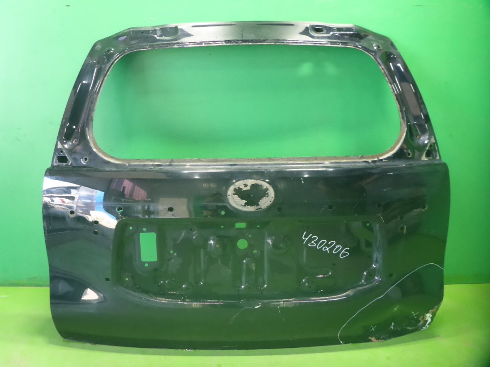 Дверь багажника