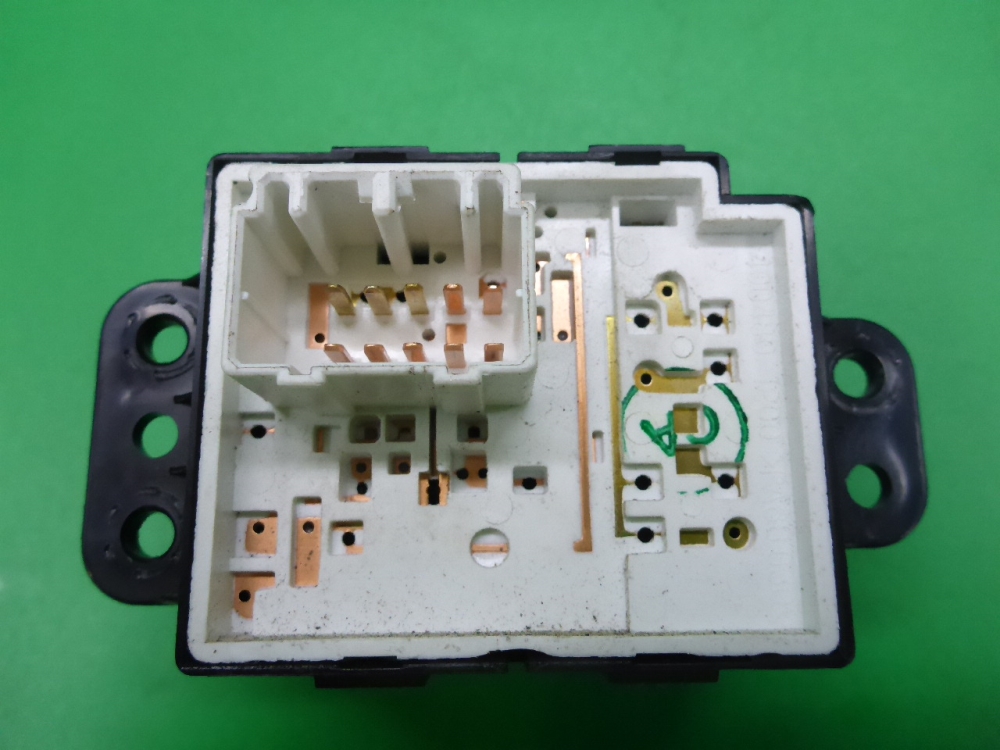 Переключатель регулировки зеркал