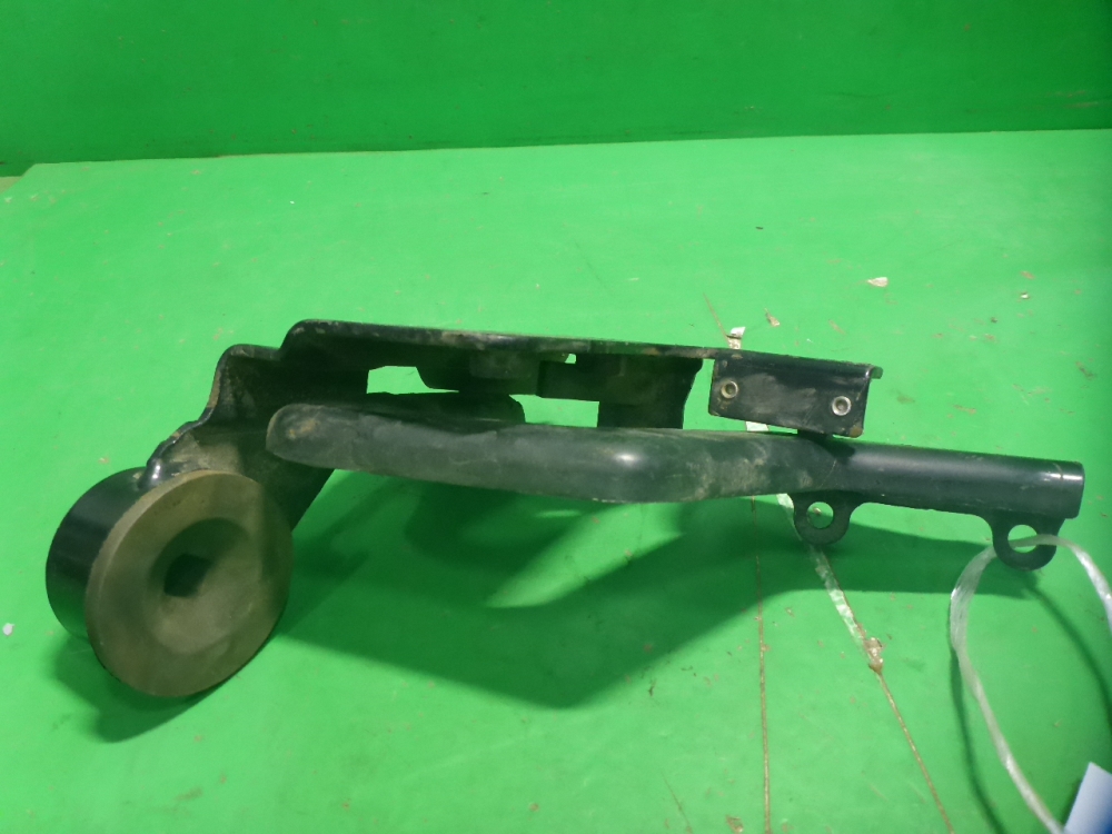 Петля решетки радиатора