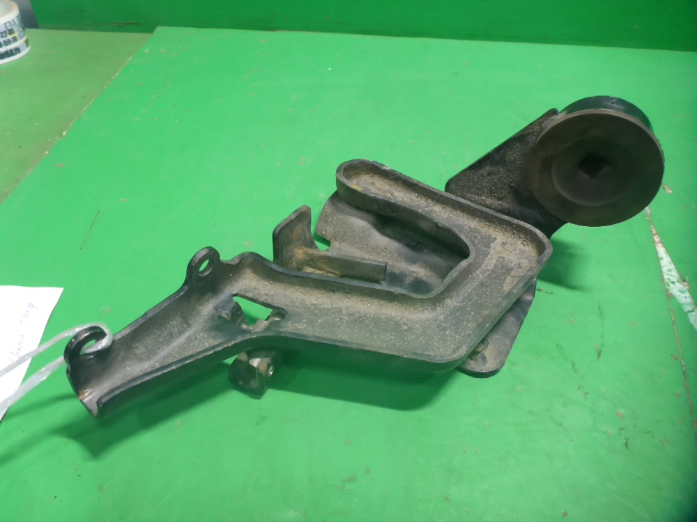 Петля решетки радиатора