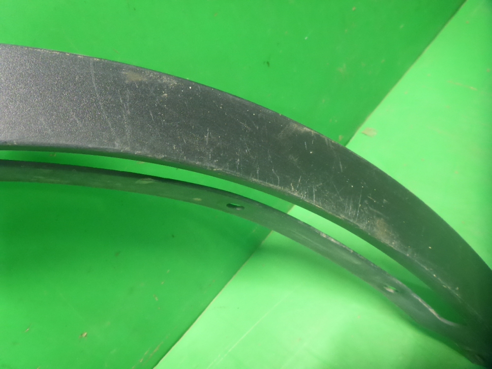 Накладка переднего крыла правого