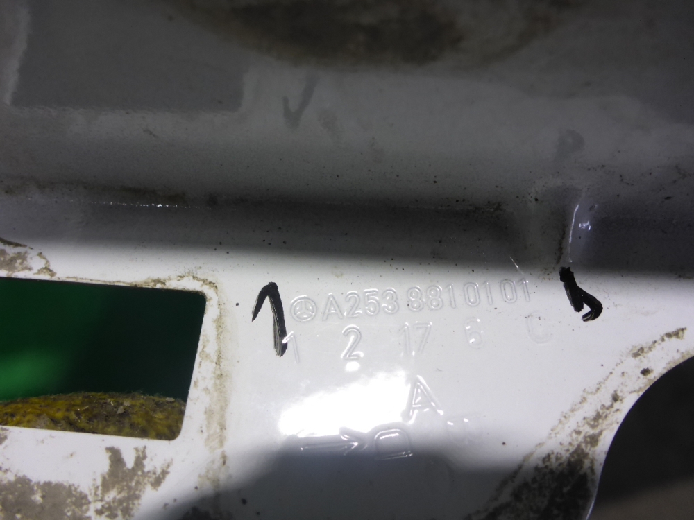 Крыло переднее левое