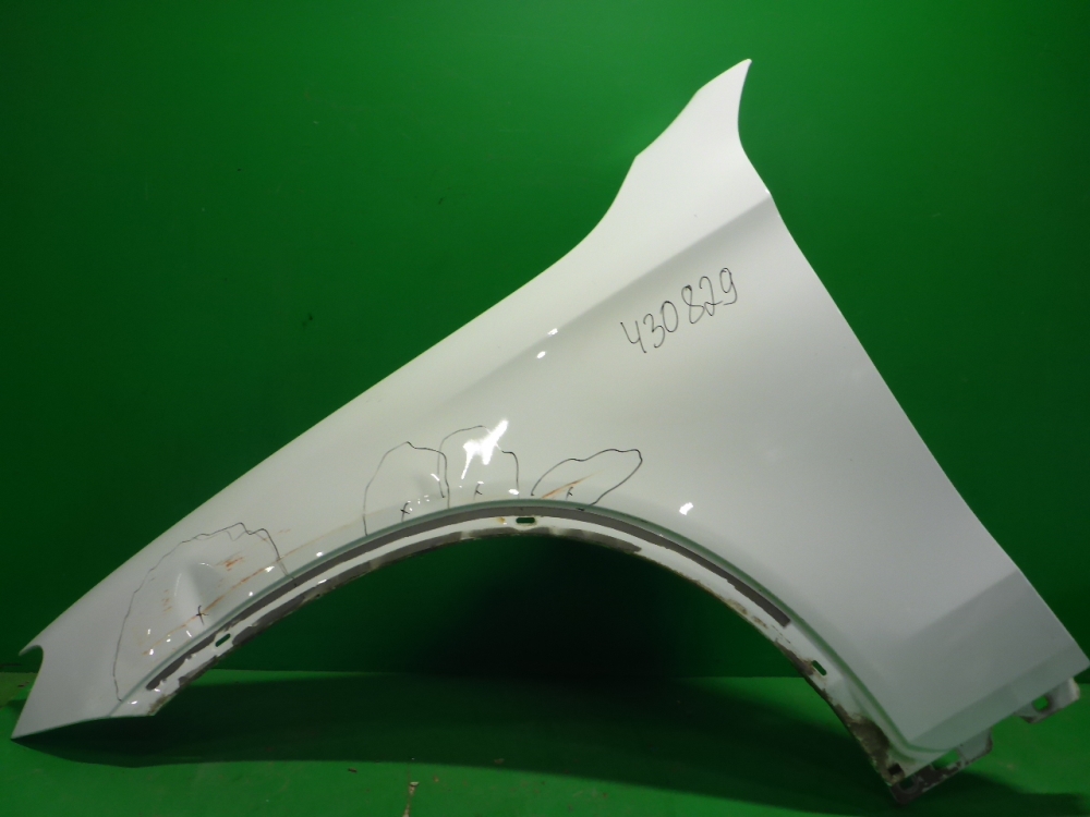 Крыло переднее левое