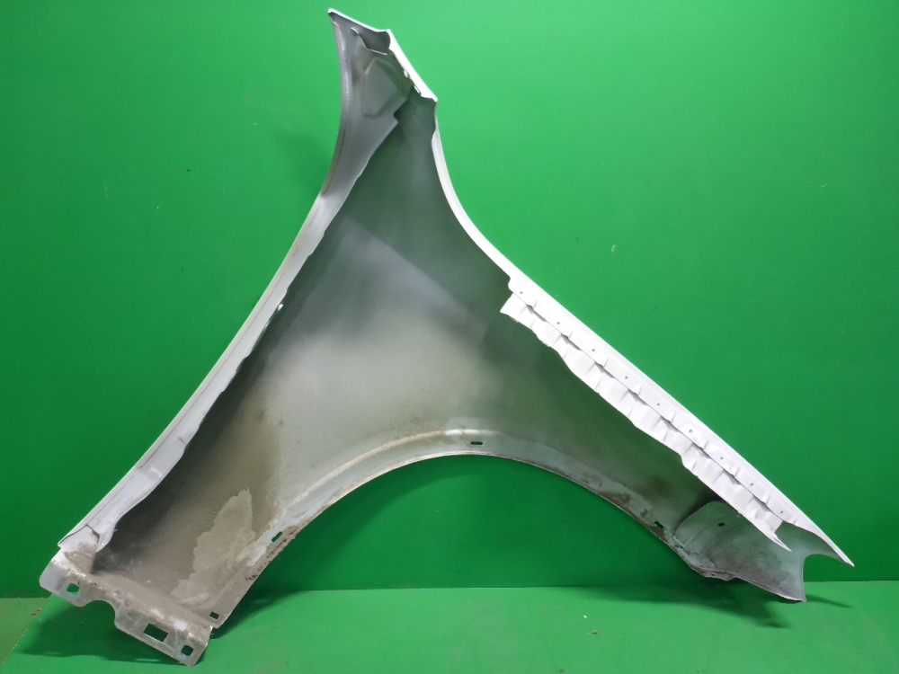 Крыло переднее левое