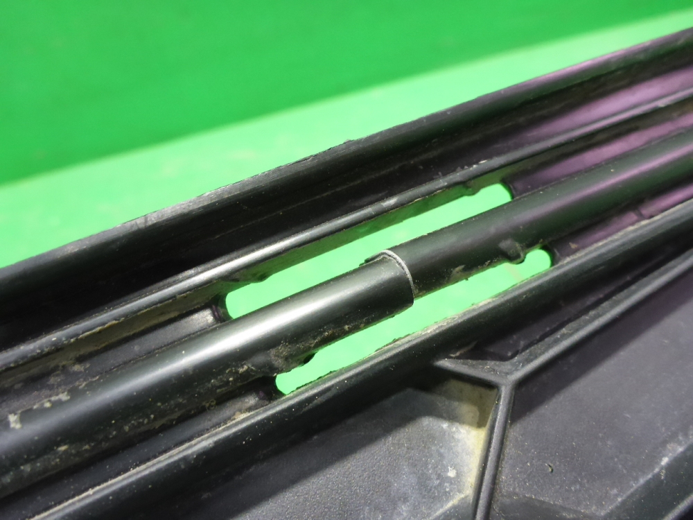 Решетка в бампер правая