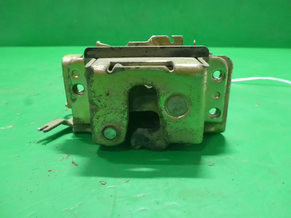 Замок двери задней левой