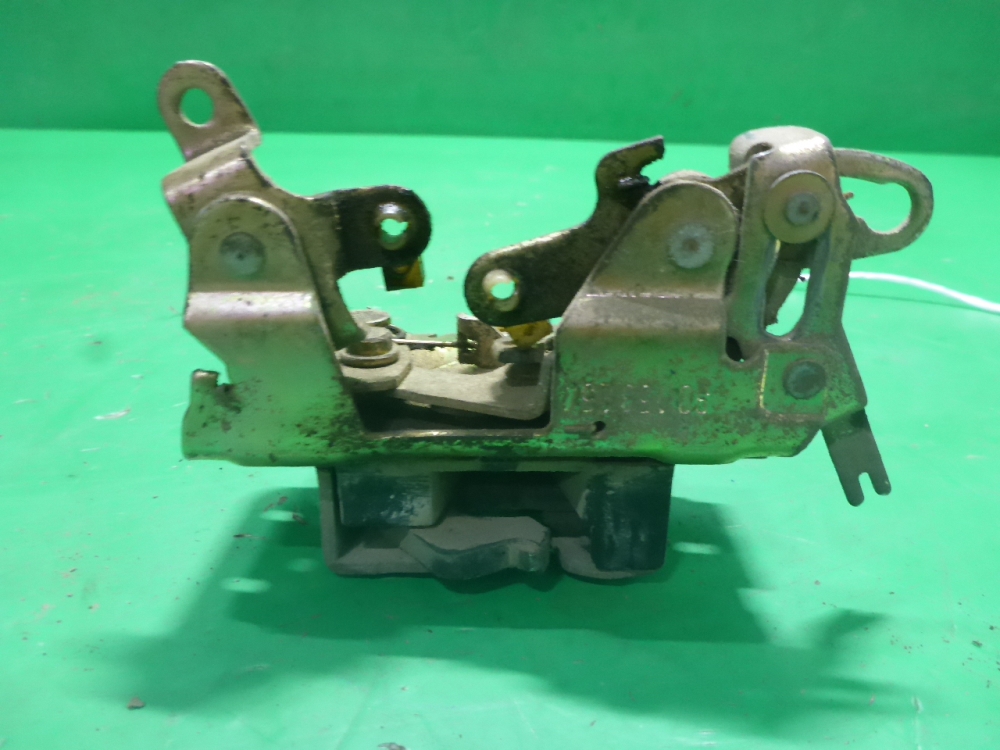 Замок двери задней левой