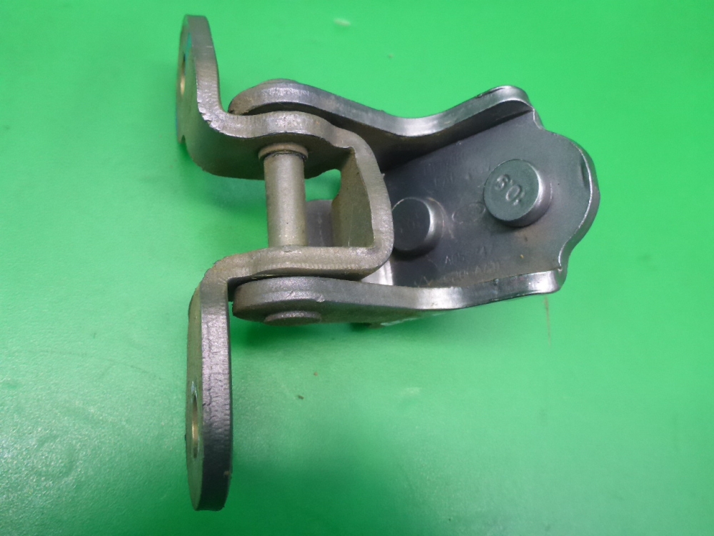 Петля двери задней правой верхняя