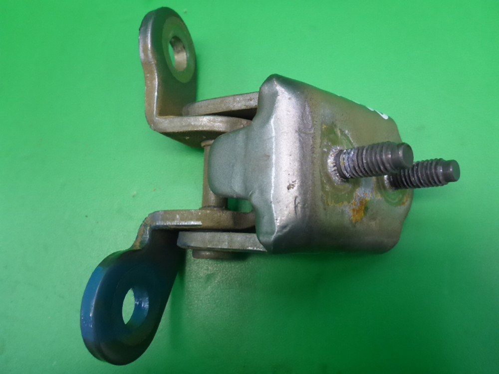 Петля двери задней правой верхняя