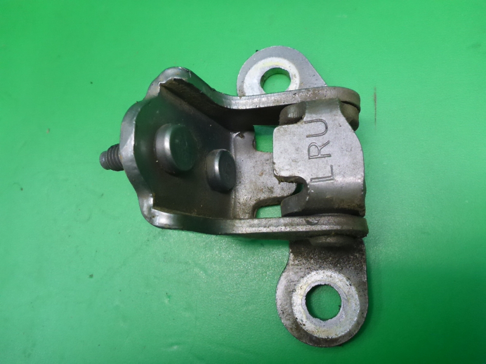 Петля двери задней левой верхняя