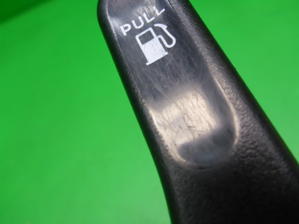 Ручка открывания лючка бензобака