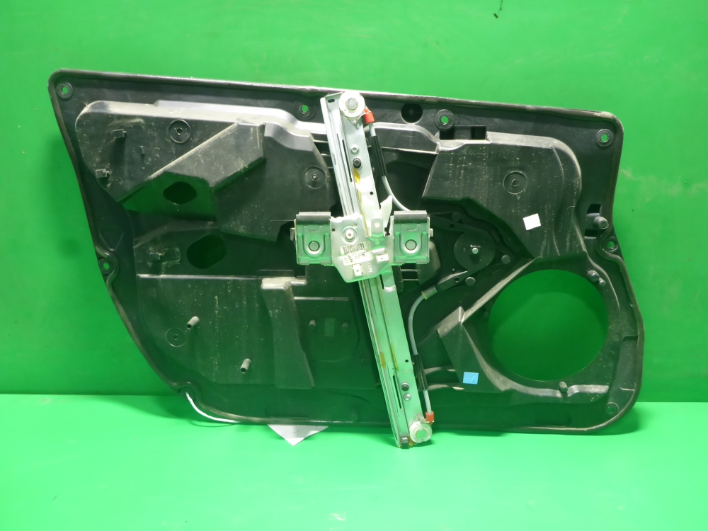 Стеклоподъемник электр. передний правый