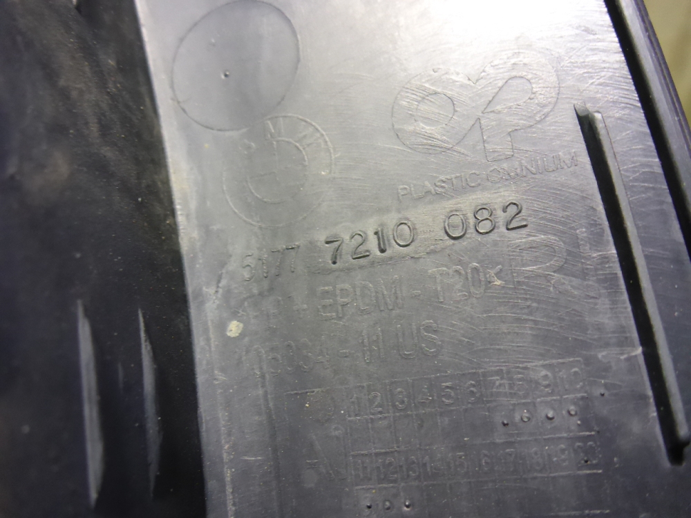 Накладка переднего крыла правого