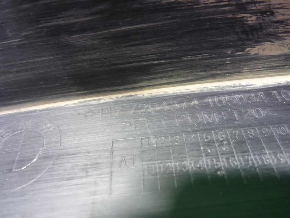 Накладка переднего крыла правого