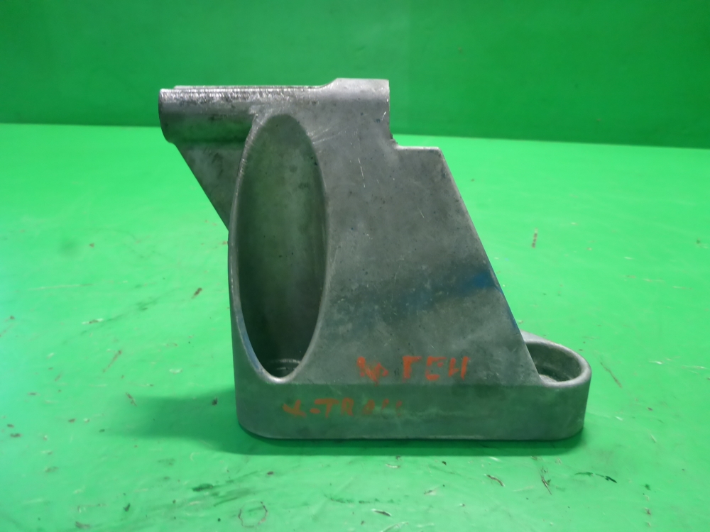 Кронштейн генератора