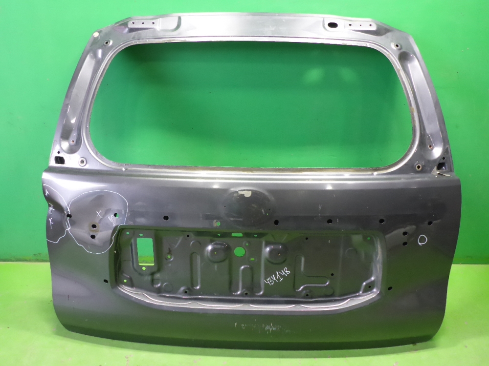 Дверь багажника