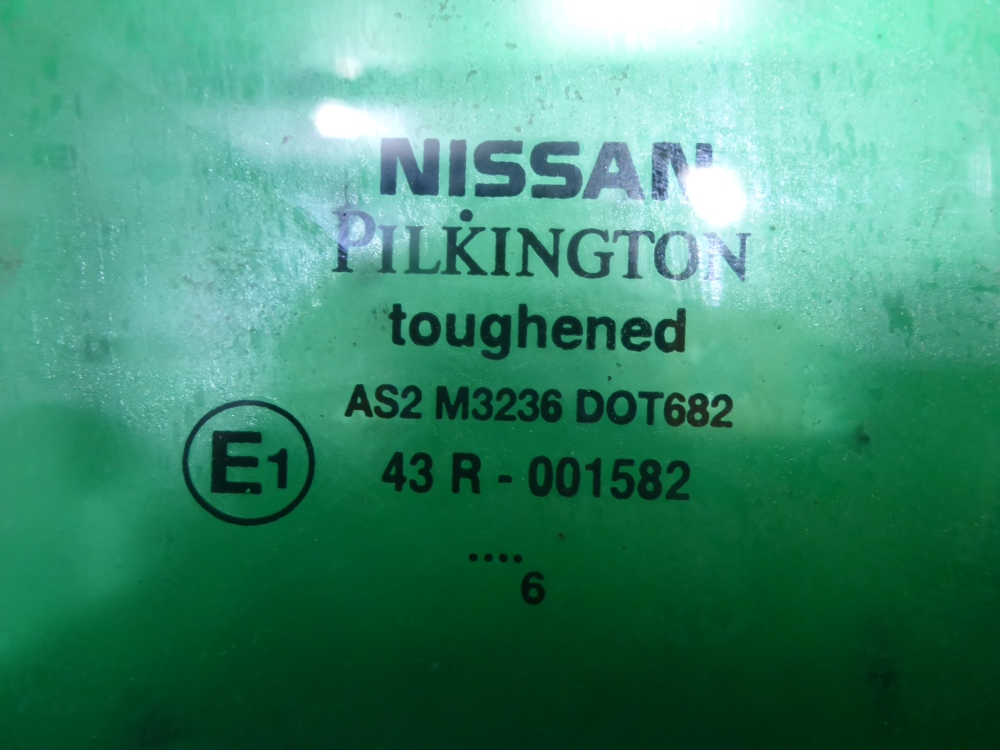 Стекло двери задней правой