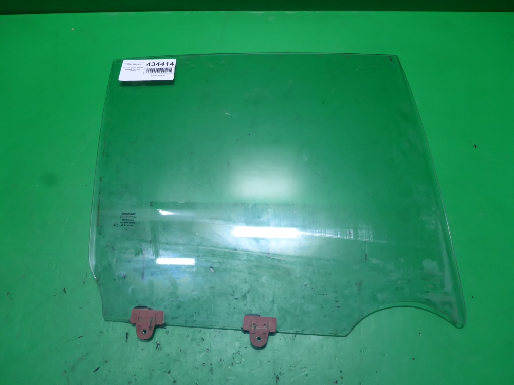 Стекло двери задней правой