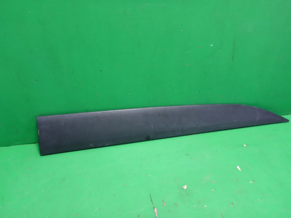 Накладка двери передней правой