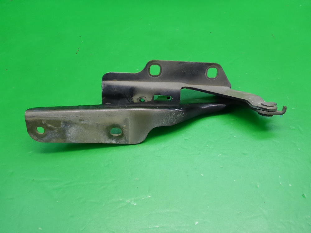 Петля капота правая