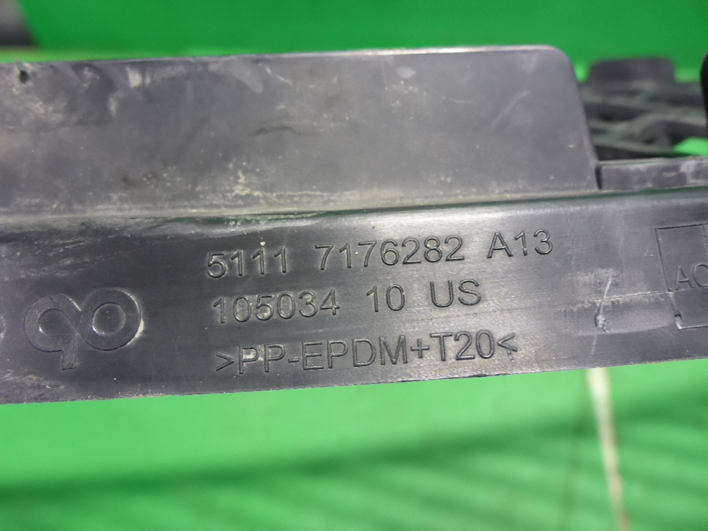 Решетка в бампер центральная