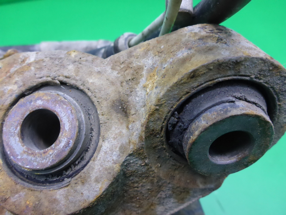 Кулак поворотный задний левый