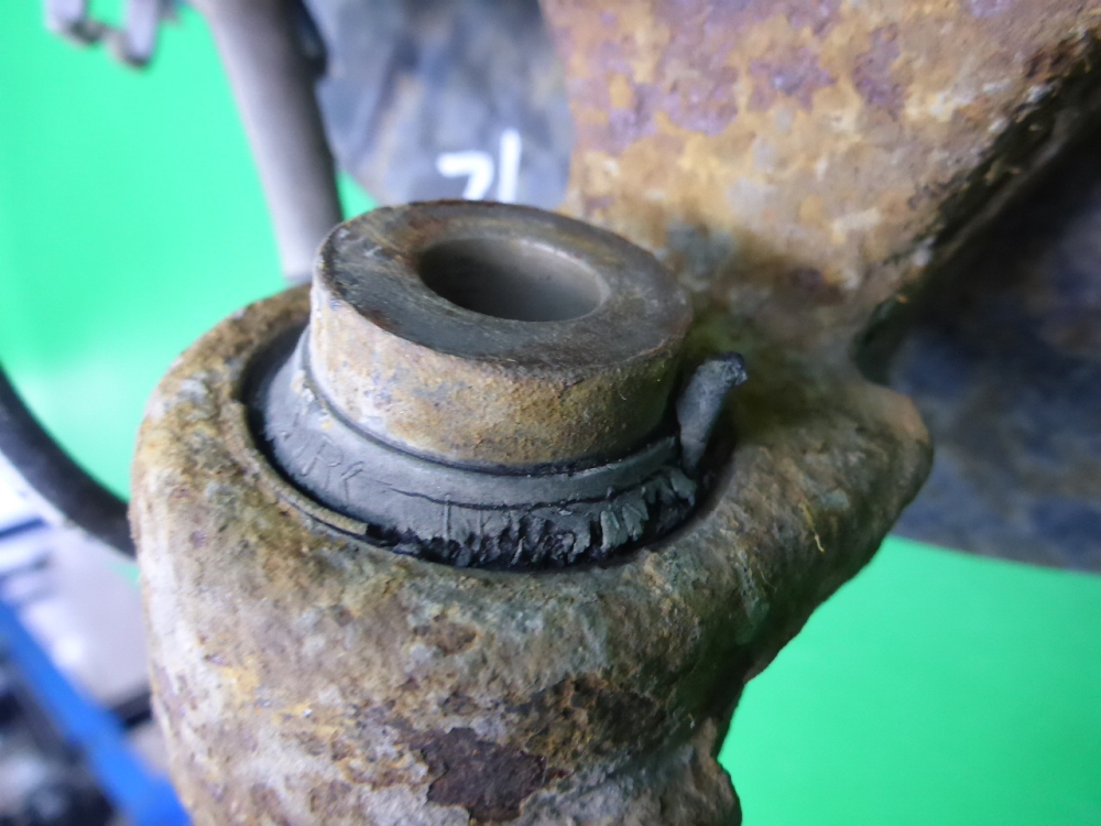 Кулак поворотный задний левый