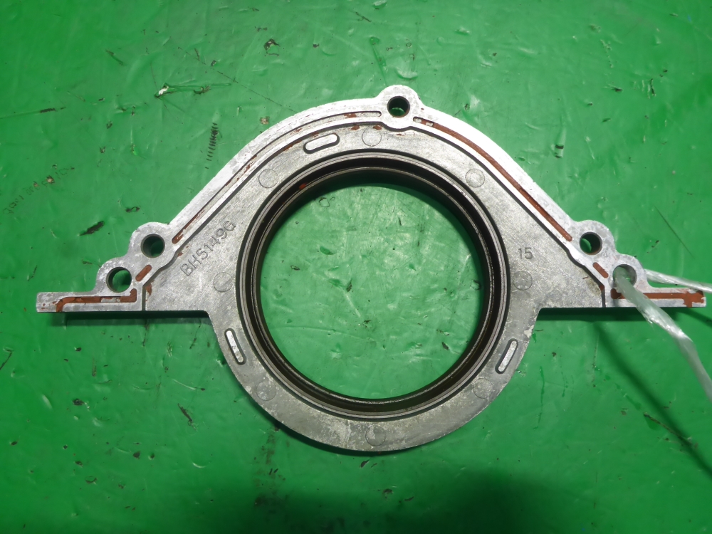 Крышка двигателя