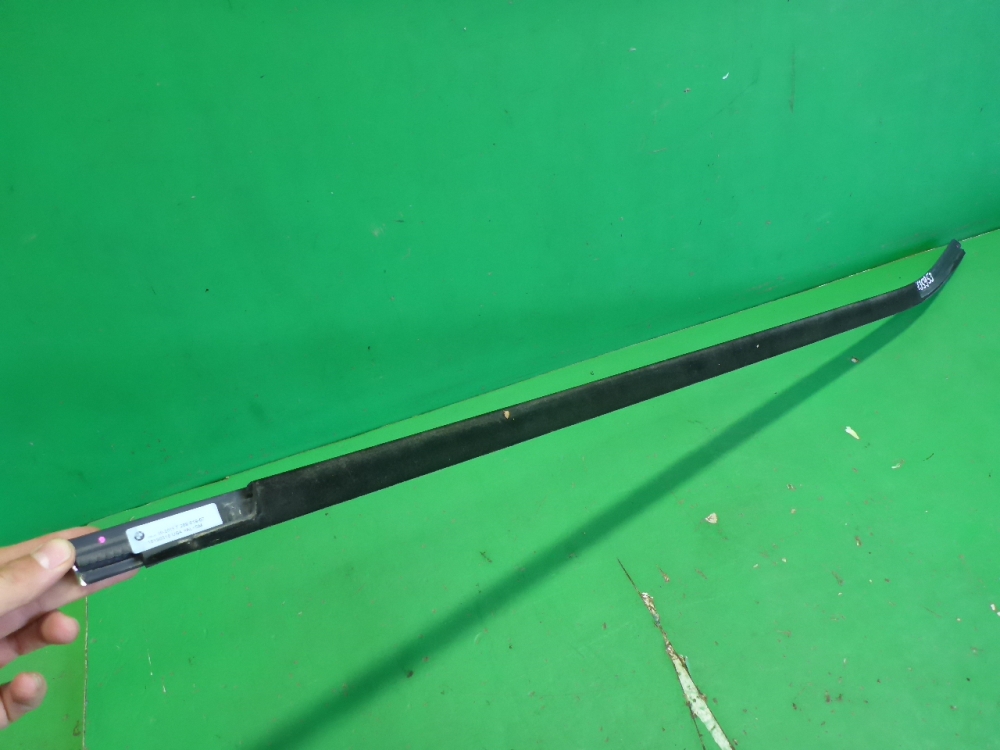 Накладка лобового стекла левая