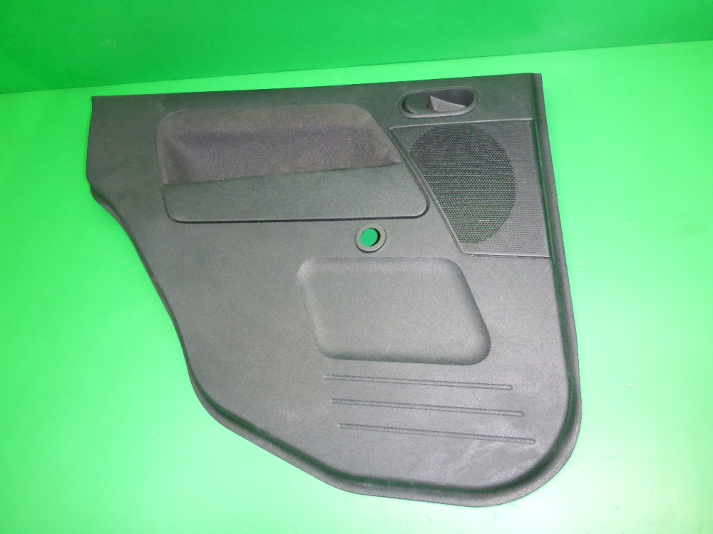 Обшивка двери задней левой