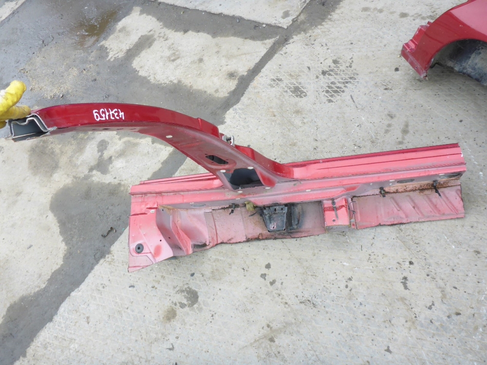 Порог со стойкой левый